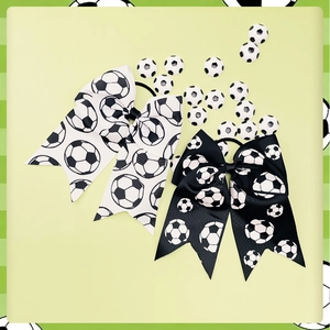Détail de nœuds de cheerleading football avec ruban à motif noir et blanc en queue d'aronde