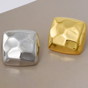 Polished 304 stainless steel square hammered texture earrings in gold and silver finish
