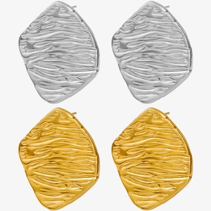 Detail of 304 stainless steel earrings with hammer texture in gold and silver finish