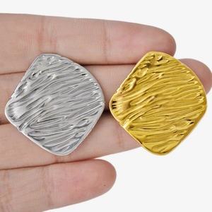 304 stainless steel diamond texture earrings in gold and silver finish with hammered surface