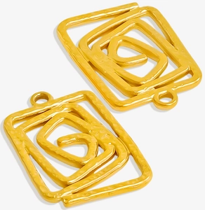 Vue détaillée des pendentifs rectangulaires à spirale géométrique en or 18 carats