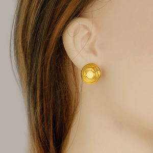 Orecchini a perno minimalisti in acciaio 304 placcati oro con design a vortice