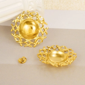 Französischer Vintage-Stil 304 Edelstahl Goldohrstecker mit hohler Webtextur Design