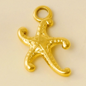 Macro view of a gold starfish pendant charm in 304 stainless steel with textured details