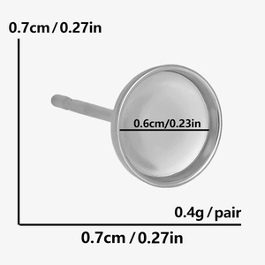 Technische Skizze der 0,7 cm Edelstahl-Ohrstecker mit präzisen Maßen und dem Gewicht
