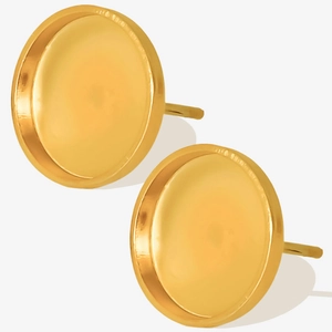 Makro-Detail von 18k vergoldeten runden Ohrstecker-Basen aus 304 Edelstahl