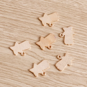 Golden alloy shooting star pendants with fine back textures for DIY jewelry making