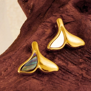 Elegant 304 stainless steel fishtail pendant necklace with white shell and abalone inlay