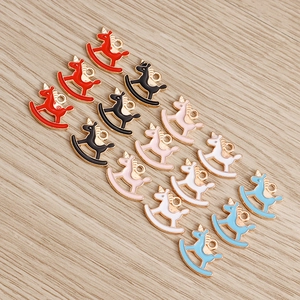 Lot de pendentifs cheval à bascule licorne en émail pour création de bijoux DIY