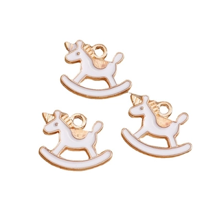 Trois breloques licorne cheval à bascule en émail blanc et alliage doré pour bijoux DIY