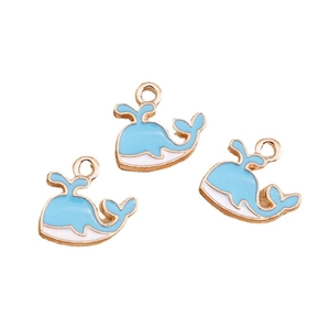 Trois breloques baleine bleu clair en émail avec bordure dorée pour bijoux DIY