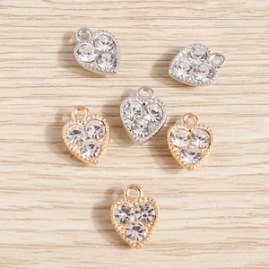 Pendentifs cœur étincelants avec trois strass en alliage d'or et d'argent