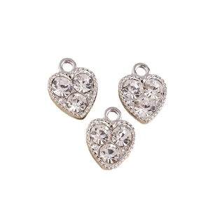 Trois pendentifs cœur en argent avec strass pour la création de bijoux DIY