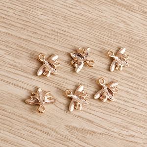 6er-Set vergoldete Bienen-Anhänger mit strukturierten Flügeln für DIY-Schmuck