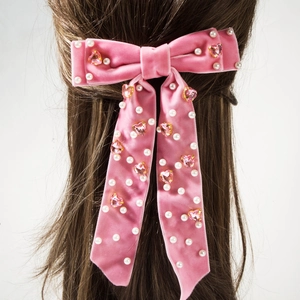Barrette à cheveux en velours rose avec perles et cristaux en forme de cœur sur rubans
