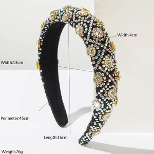 Vue détaillée des dimensions du bandeau baroque avec strass colorés et fleurs dorées