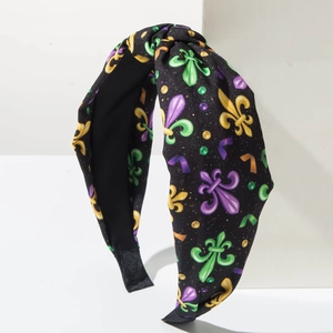 Detalle de la diadema con nudo de Mardi Gras y patrones de flor de lis morados y verdes