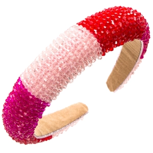 Vue détaillée du serre-tête fait main avec perles de cristal rose et rouge et doublure