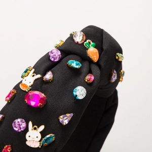 Serre-tête de Pâques en tissu noir noué avec strass colorés et breloques en forme de lapin