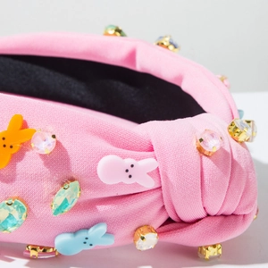 Serre-tête de Pâques en maille rose avec strass colorés et breloques de lapins