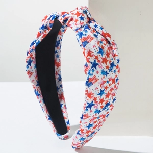 Détail du serre-tête noué large avec motif d'étoiles et de rayures du drapeau américain