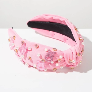 Détail d'un serre-tête rose avec perles, strass et lettrage pailleté Barbie de haute qualité