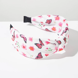 Détail d'un serre-tête bohème avec des motifs de papillons roses et fleurs de cerisier