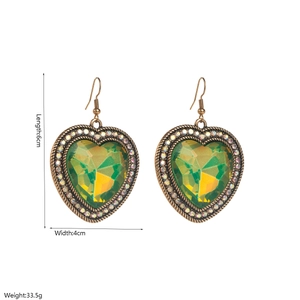 Boucles d'oreilles cœur vintage avec pierre verte et strass sur métal bronzé