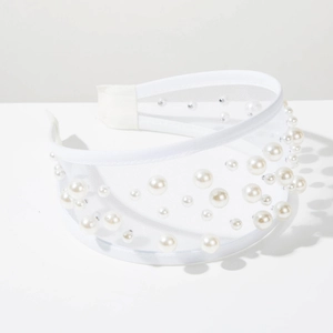 Detail of white tulle headband with scattered pearls in an elegant baroque style