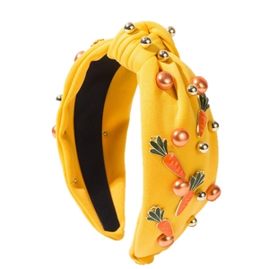 Gele gebreide paashoofdband met knoop, versierd met parelwortels en gouden kralen