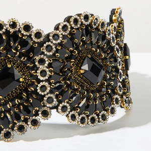 Detail of a luxury Baroque wide headband with black gemstones and gold micro-pave setting