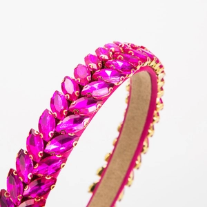 Cerchietto barocco fucsia con cristalli marquise e montature in metallo dorato