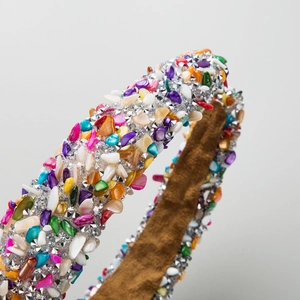 Serre-tête baroque large orné de cristaux colorés, coquillages et strass étincelants