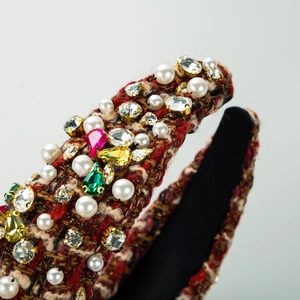 Serre-tête en tweed à bijoux avec gemmes colorées et perles pour un style élégant et large