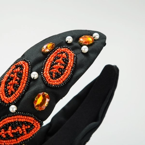 Serre-tête large baroque avec cristaux orange et perles faites main sur tissu satin noir