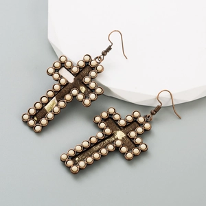 Boucles d'oreilles croix vintage avec incrustation turquoise et texture en bois