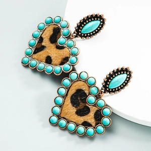Vintage hartvormige oorbellen met luipaardprint en turquoise kralen in bronslook