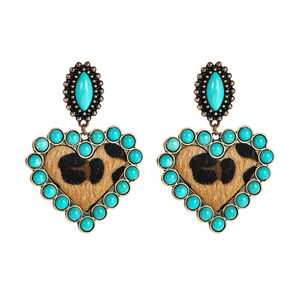 Vintage luipaardprint hartvormige oorbellen met turquoise kralen en bronzen details