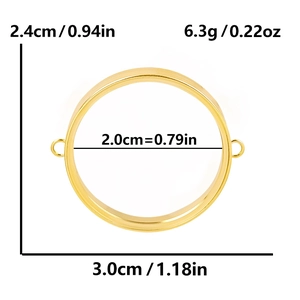 Mesure détaillée de la taille d'un médaillon rond en acier inoxydable doré avec dimensions
