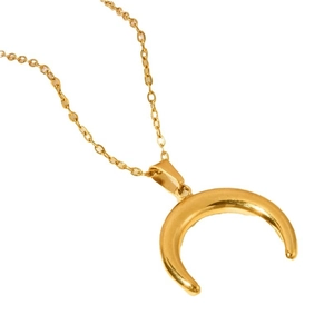 Collana minimalista dorata con ciondolo a luna lucida e catena sottile per un look moderno