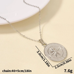 Detailed specs showing the compass pendant dimensions 3.0cm x 2.5cm and 45cm chain length