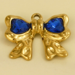 Detail van gouden strikhanger met blauwe hartkristallen voor DIY-sieraden