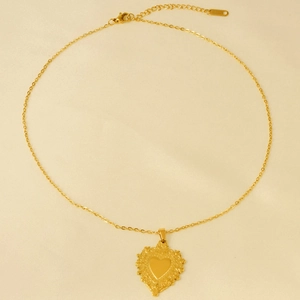 Collana minimalista in acciaio inossidabile placcato oro 18k con ciondolo a cuore in rilievo