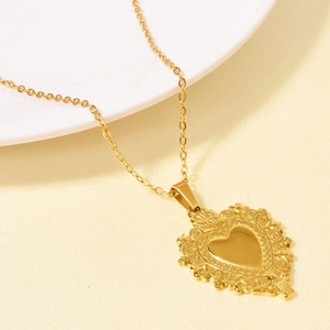 Collana Con Pendente a Cuore in Acciaio Inossidabile 304 Barocco per Donna Retrò Goffrato Sacro Cuore Placcato Oro 18K