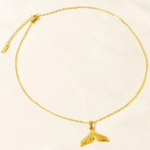 Elegant 304 stainless steel gold fish tail necklace with vintage engraved details