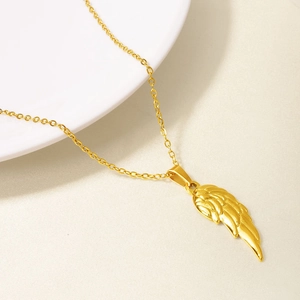 Collana con Ciondolo a Piuma in Acciaio Inossidabile 304 Ali d'Angelo Catena Clavicola Minimalista Placcata Oro 18k Gioielli Unisex