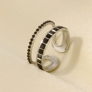 Detail of a 304 stainless steel double layer open ring with black square rhinestones