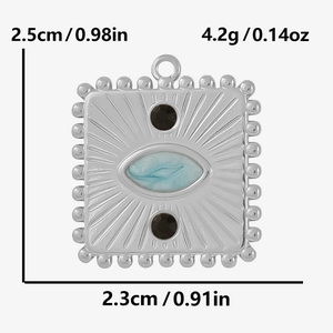 Macro detail of vintage evil eye pendant with dimensions 2.5x2.3cm and 4.2g weight