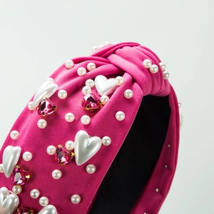Serre-tête baroque rose avec perles blanches et cristaux en forme de cœur brillants