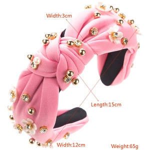 Serre-tête large noué rose baroque avec fleurs blanches et strass étincelants